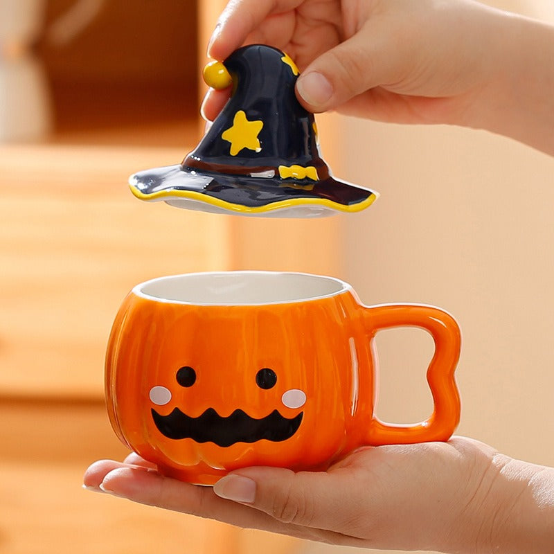 🎃 Pumpkin Ceramic Mug — Festive Design, Practical Lid, and Comfortable Grip